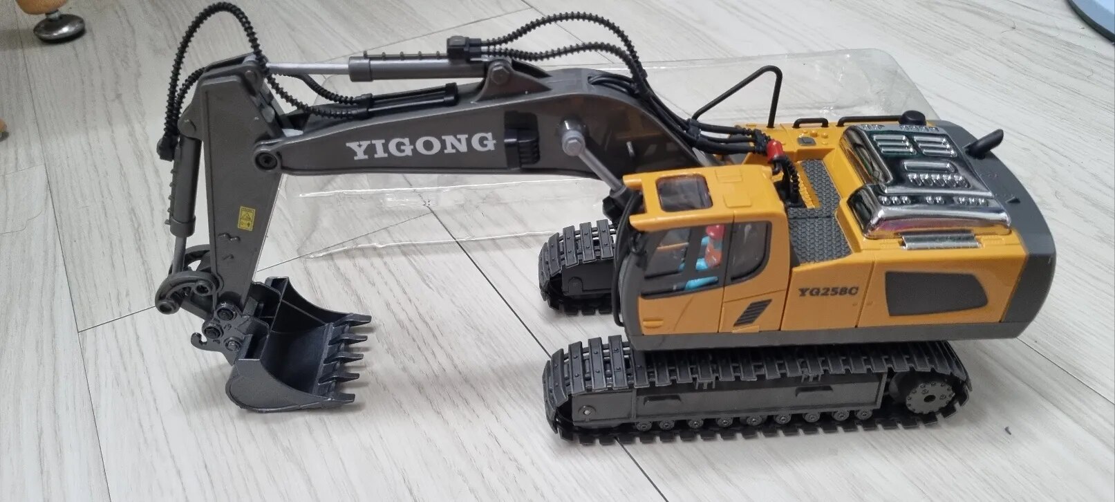Scale RC Excavator with 680° Rotation For Kids photo review