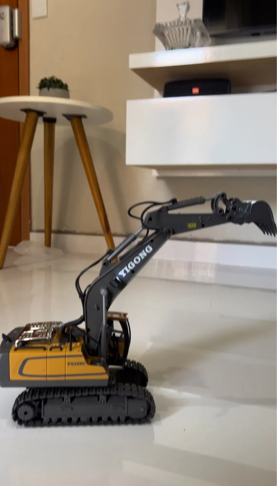 Scale RC Excavator with 680° Rotation For Kids photo review