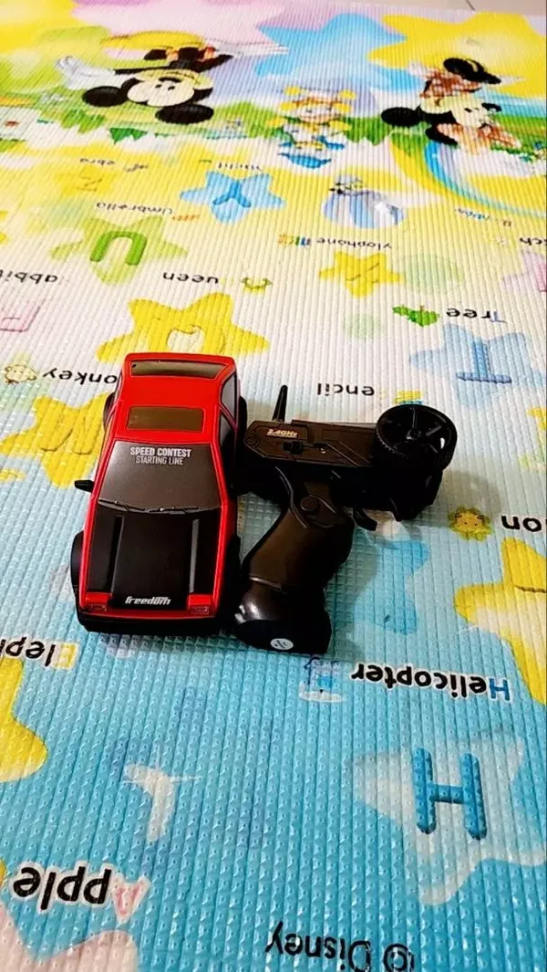 2.4G High Speed 4WD RC Drift Car With GTR Model For Kids photo review