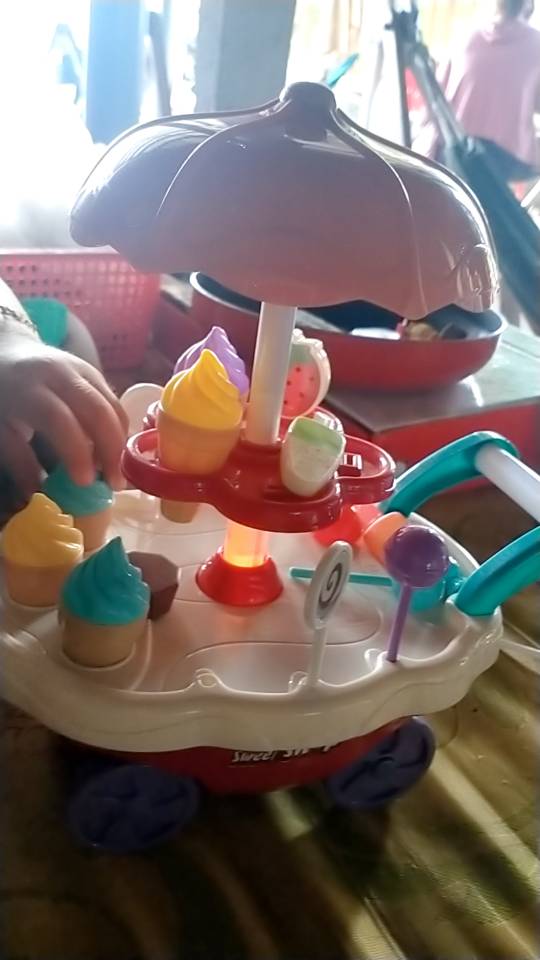 30 Pcs Ice Cream Cart Toy Candy Trolley photo review