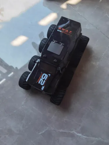 Remote Control Car with 8 Wheels, Waterproof, Amphibious, Off-Road, And Stunt Functions photo review