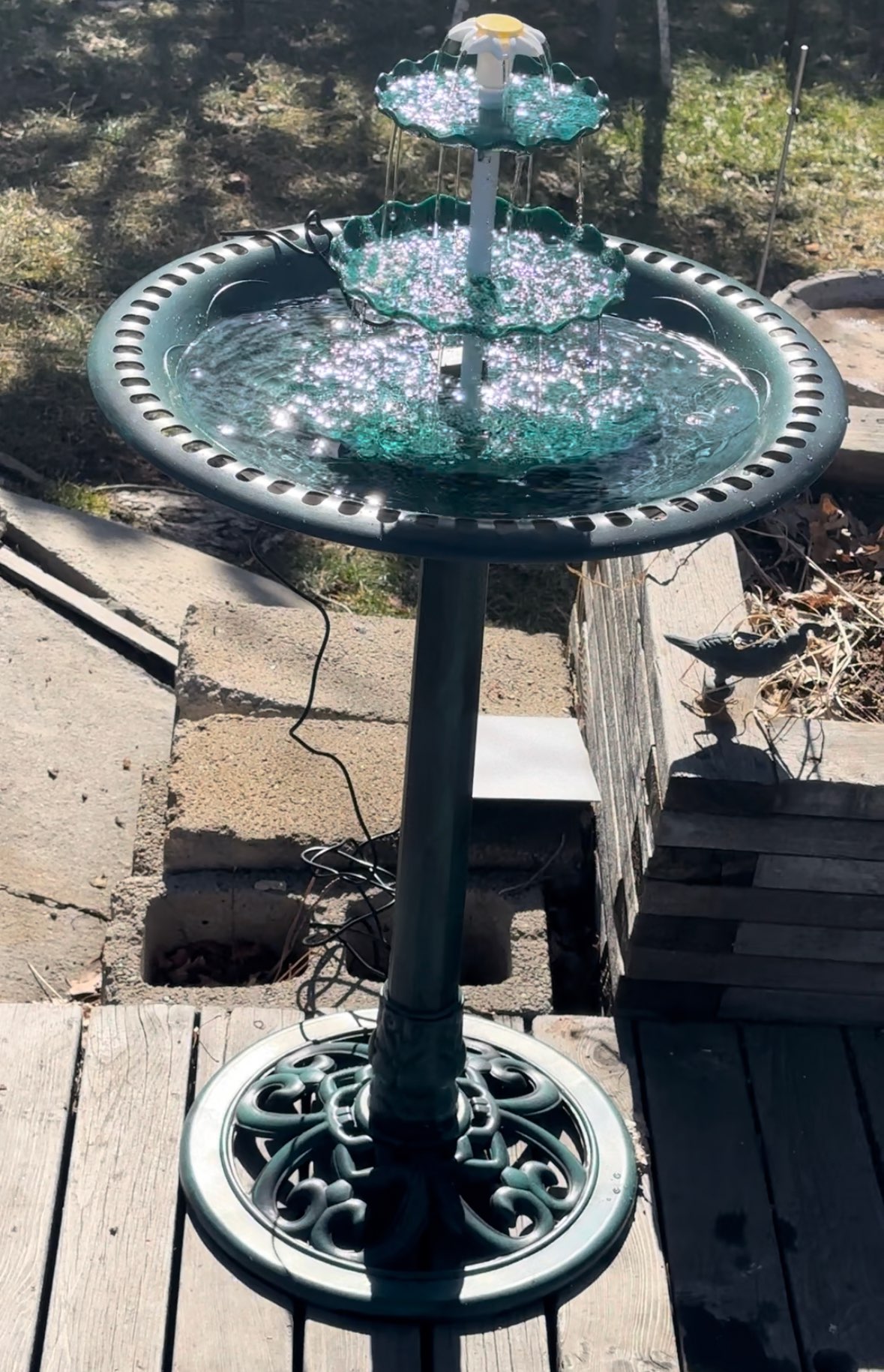 Tiered Bird Bath With 2.5W Solar Pump - Bird Bath And Decoration photo review