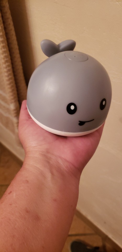 Baby Light Up Bath Toys Whale Automatic Sprinkler photo review