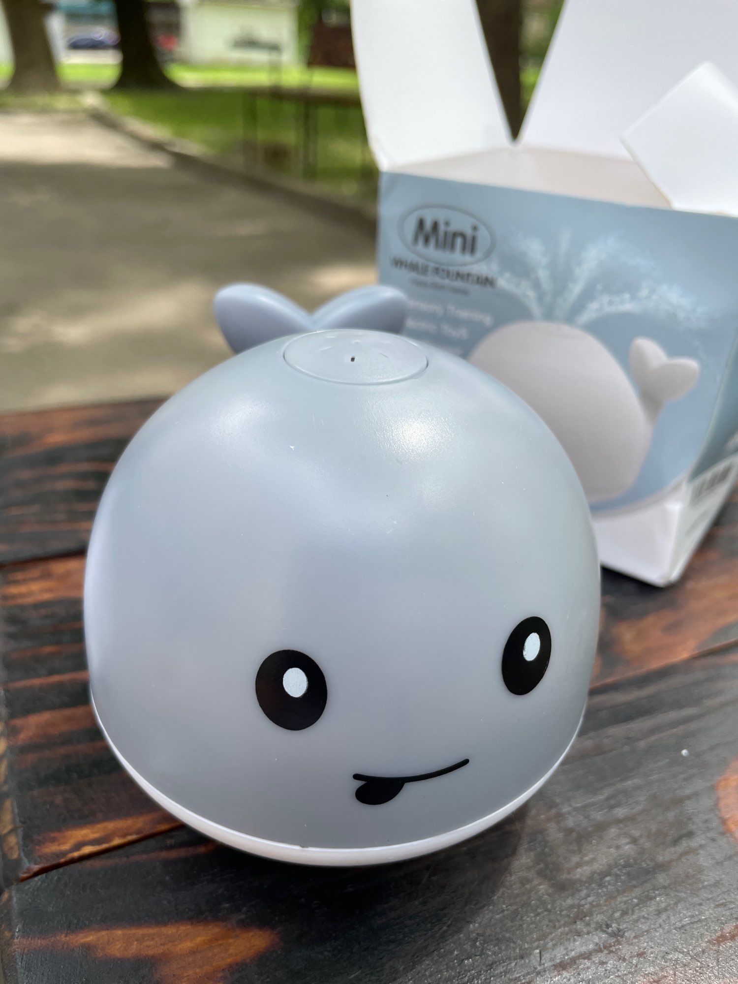 Baby Light Up Bath Toys Whale Automatic Sprinkler photo review