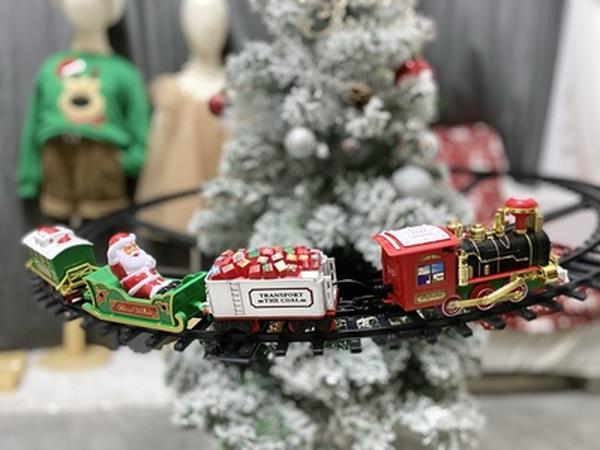 Battery-Powered Sound And Light Christmas Railway Train Set for Kids photo review