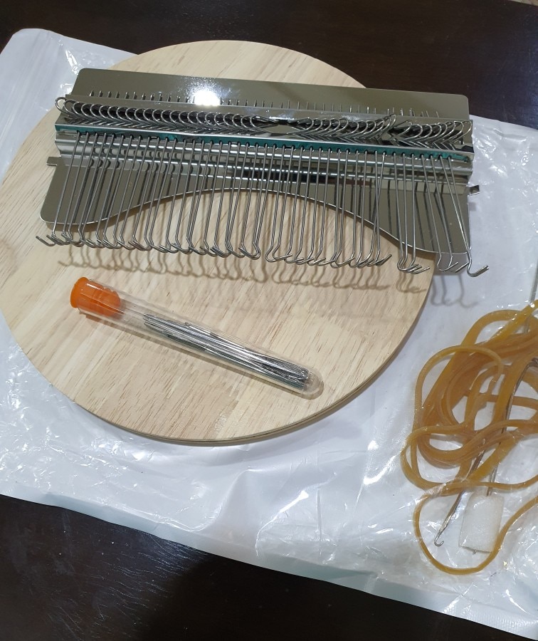 Compact And Convenient Mini Loom Machine photo review