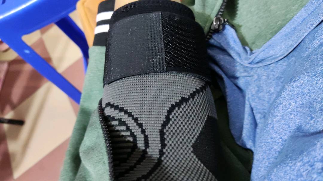 Elbow Tendonitis Brace Compression Sleeve Arm Support photo review