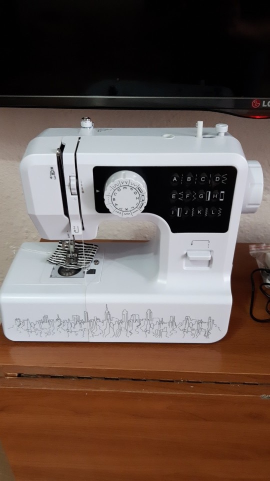 Electric Sewing Machine Overlock, Desktop Electric Small Mini Sewing Machine photo review