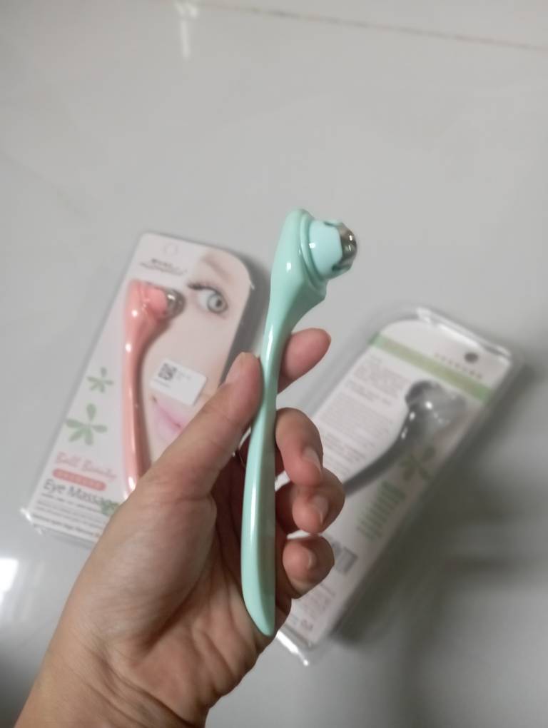 Eye Roller Massager Reduces Dark Circles And Wrinkles photo review