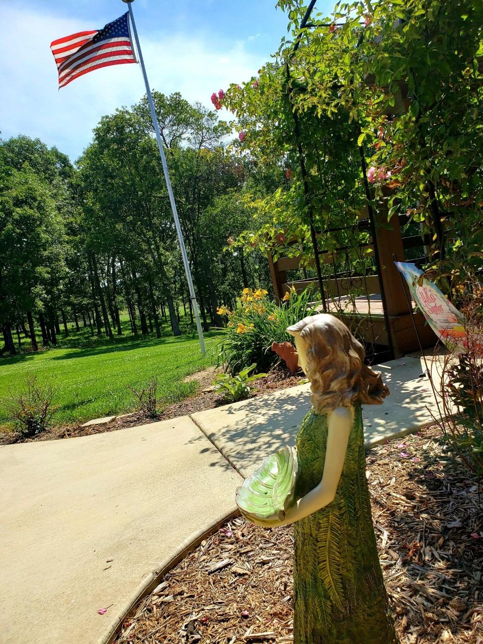 Plastic Girl Statue Garden Decoration photo review