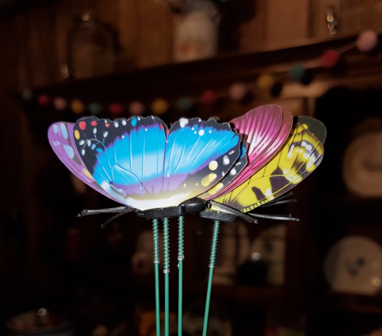 Solar Powered Dancing Fluttering Butterflies & Hummingbirds Garden Decoration photo review