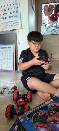 Hand-Controlled Stunt Car with Remote Deformation and Gesture Control photo review