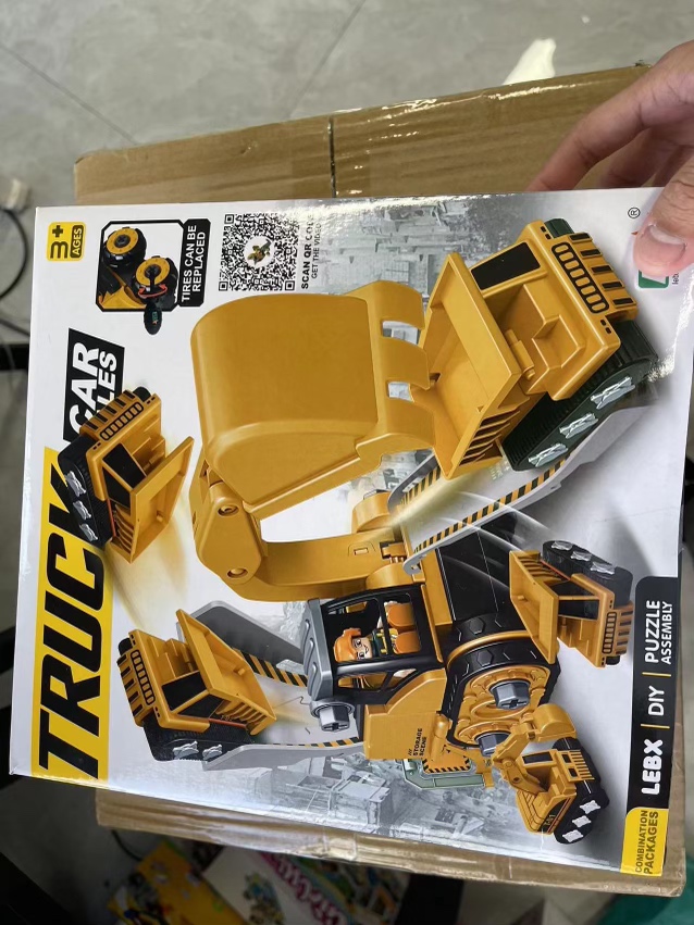 Disassembly And Assembly 4 In One Deformation Scene Engineering Vehicle Sliding Track Crane Excavator Toy photo review