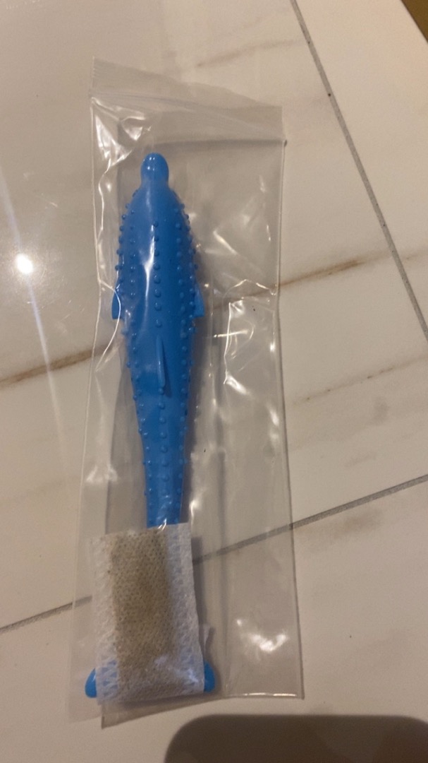 Fish-shaped Catnip Silicone Fish Molar Stick photo review