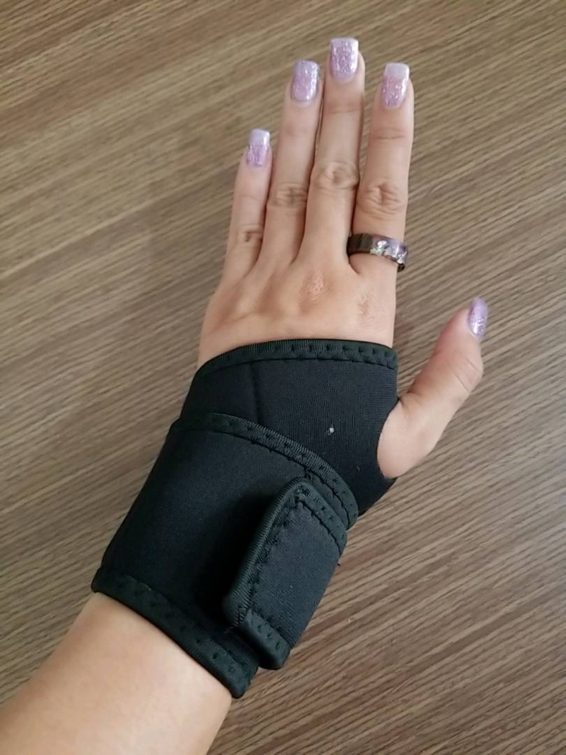 Magnetic Self-Heating Therapy Wrist Brace photo review