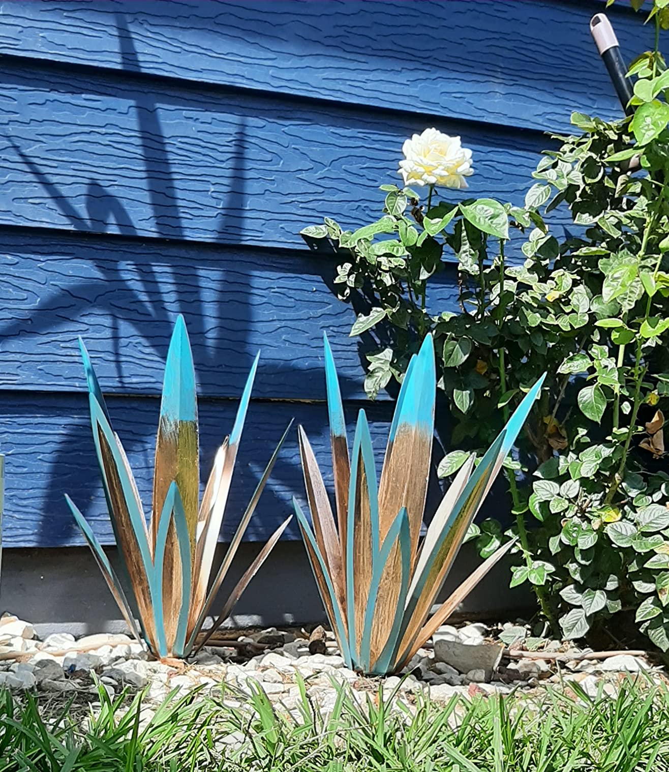 Metal Agave Plant Sculpture for Outdoor Patio Garden photo review