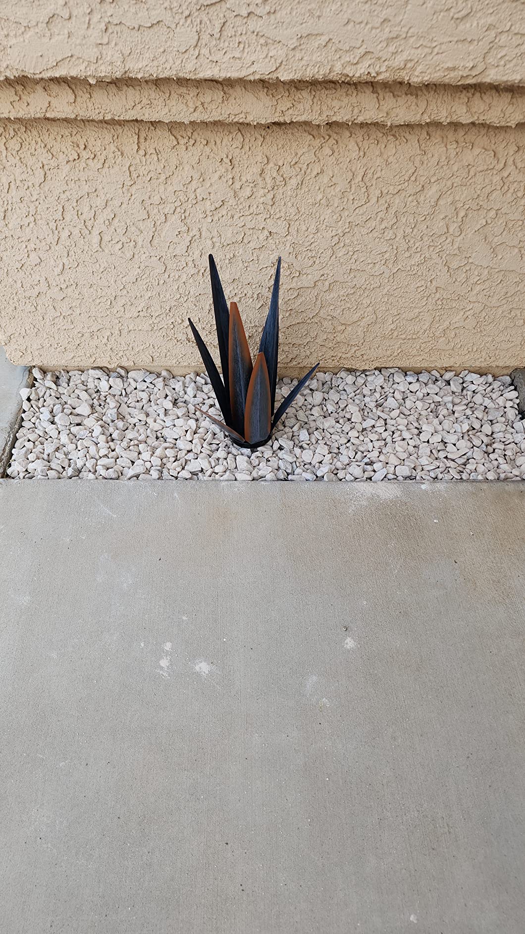 Metal Agave Plant Sculpture for Outdoor Patio Garden photo review