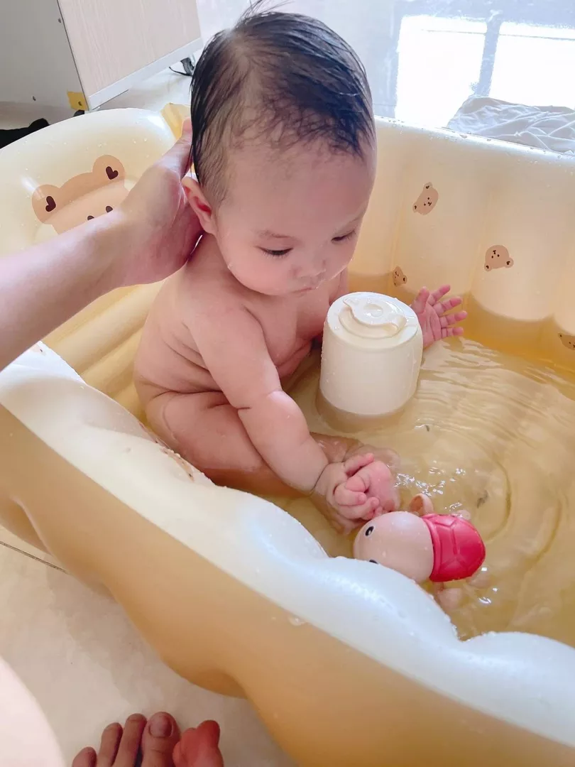 Convenient Folding Inflatable Baby Bathtub photo review