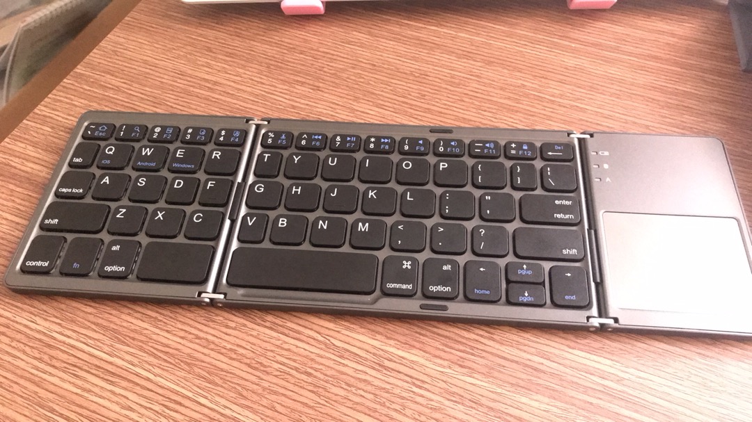 No.1 Foldable Bluetooth Travel Pocket Keyboard photo review