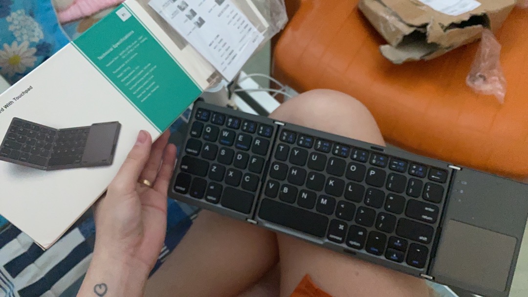 No.1 Foldable Bluetooth Travel Pocket Keyboard photo review