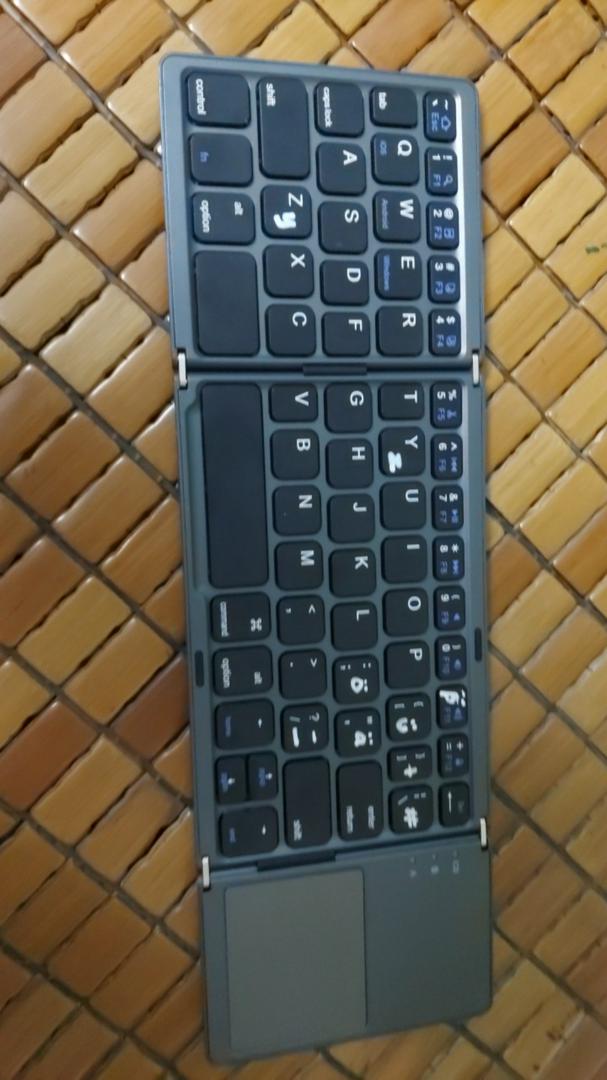 No.1 Foldable Bluetooth Travel Pocket Keyboard photo review