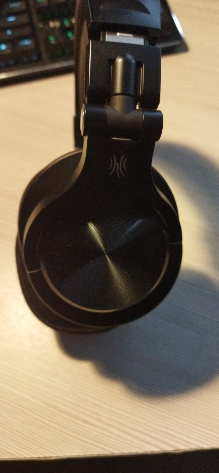 Premium Wireless Bluetooth Headphone photo review