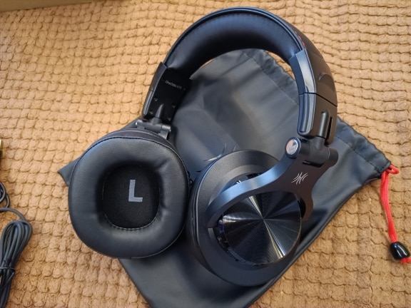 Premium Wireless Bluetooth Headphone photo review