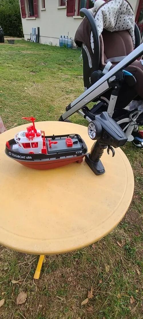 Remote Control Powerful Dual Motor Tugboat Boat For Kids photo review