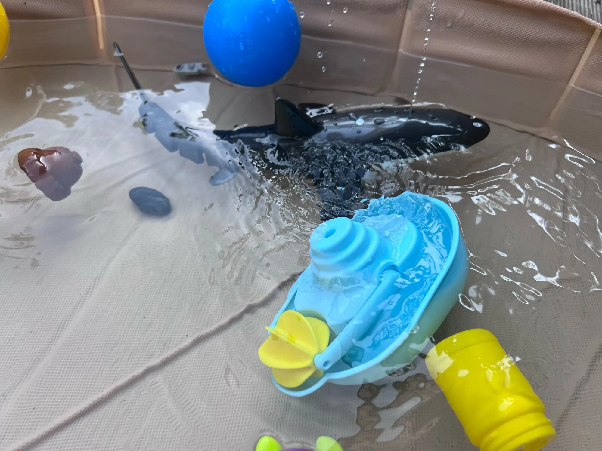 Remote Control Shark Robot With Water Spray For Kids photo review