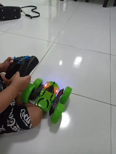 2.4G RC Stunt Car with 360° Rotation For Kids photo review