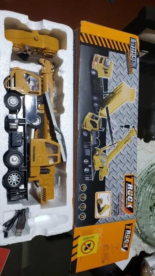 Remote Control Alloy Crane Toy For Kids photo review