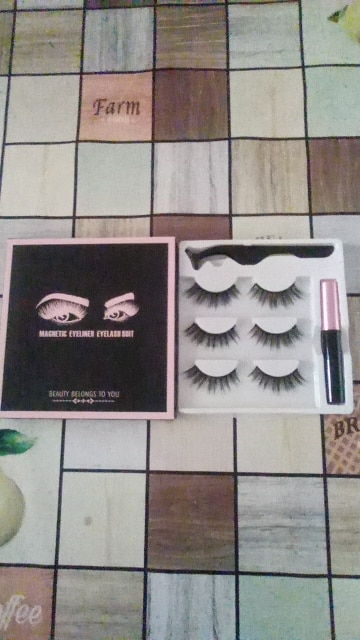 A Pair Of False Eyelashes With Magnets In Fashion photo review