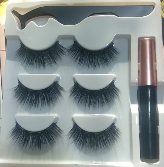 A Pair Of False Eyelashes With Magnets In Fashion photo review