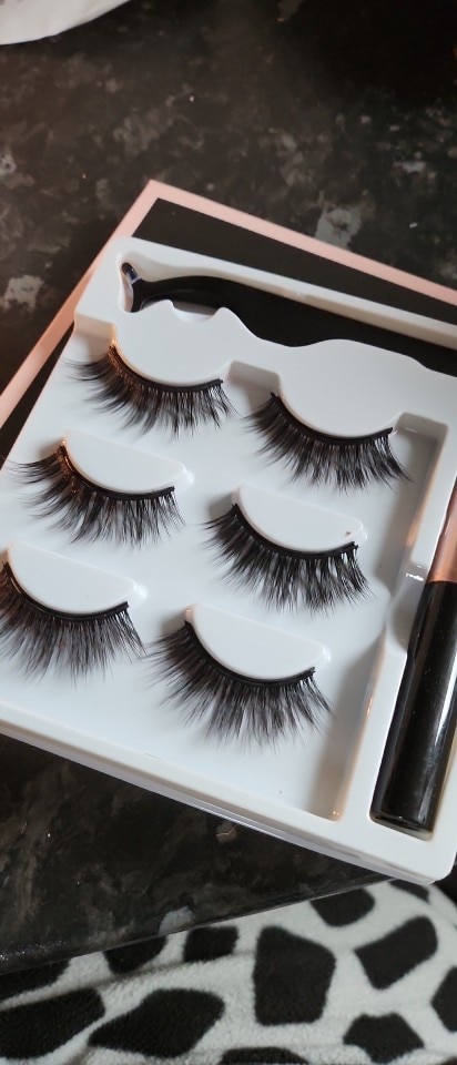 A Pair Of False Eyelashes With Magnets In Fashion photo review