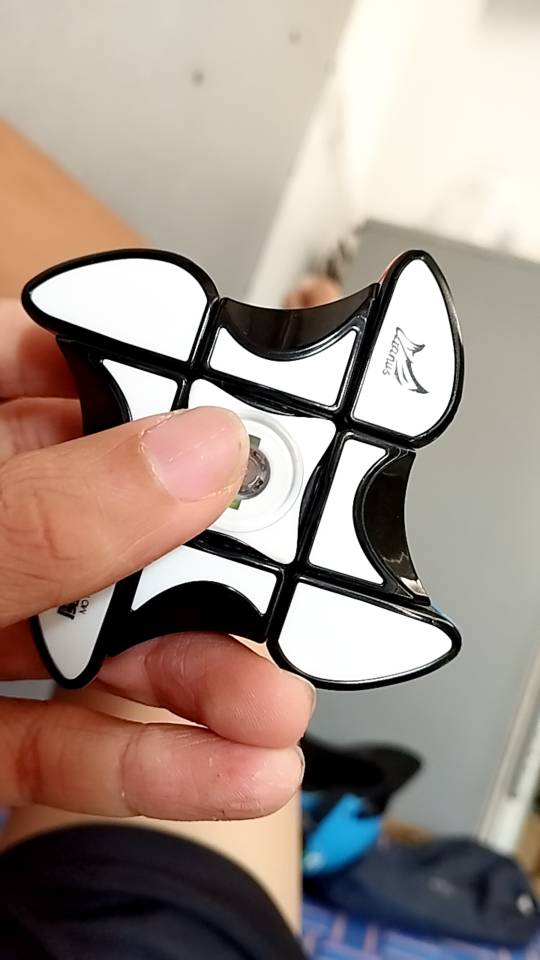 Rotating Fingertip Gyro Rubik's Cube 5.8cm Finger Decompression Toy photo review