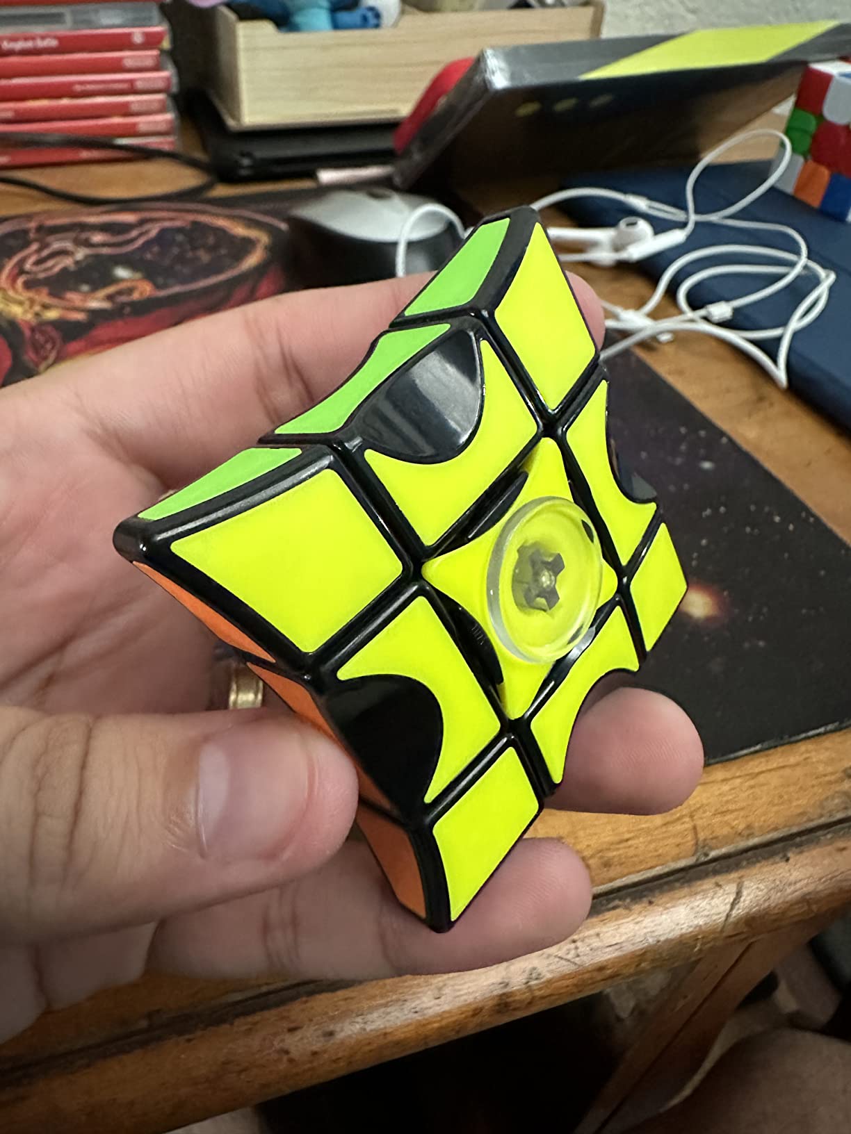 Rotating Fingertip Gyro Rubik's Cube 5.8cm Finger Decompression Toy photo review