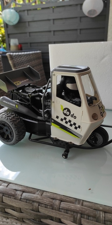 Three Wheel Spray Remote Control Car Drift Remote Control Children's Toy photo review