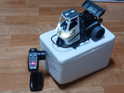 Three Wheel Spray Remote Control Car Drift Remote Control Children's Toy photo review