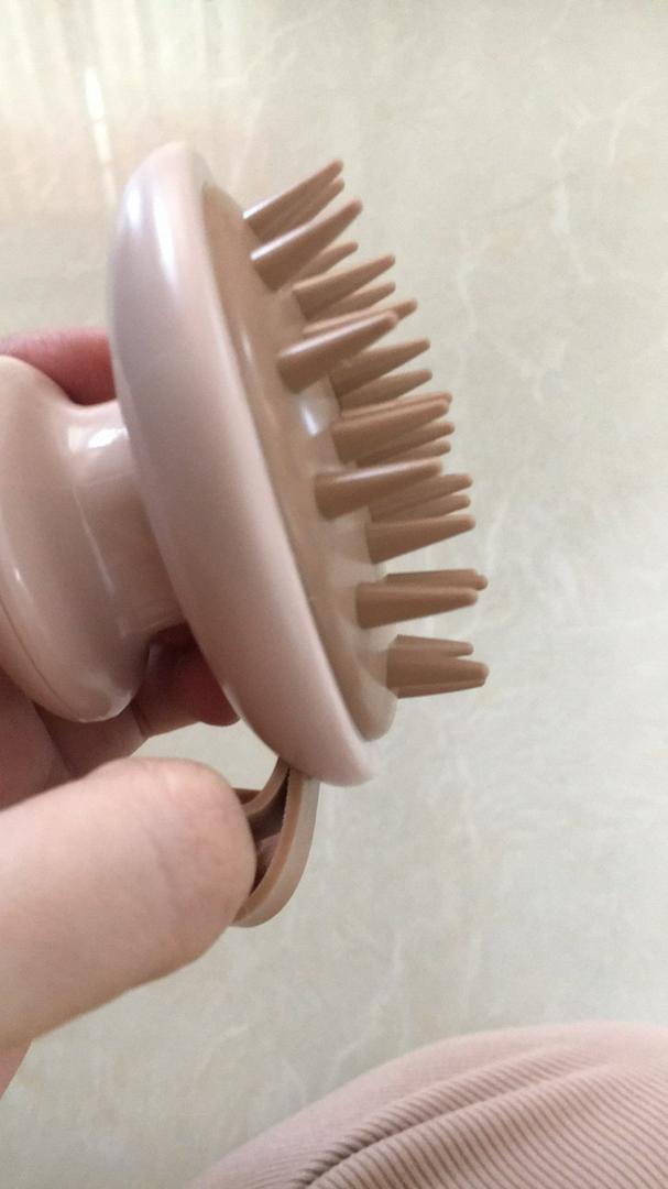 Convenient silicone scalp massage comb photo review