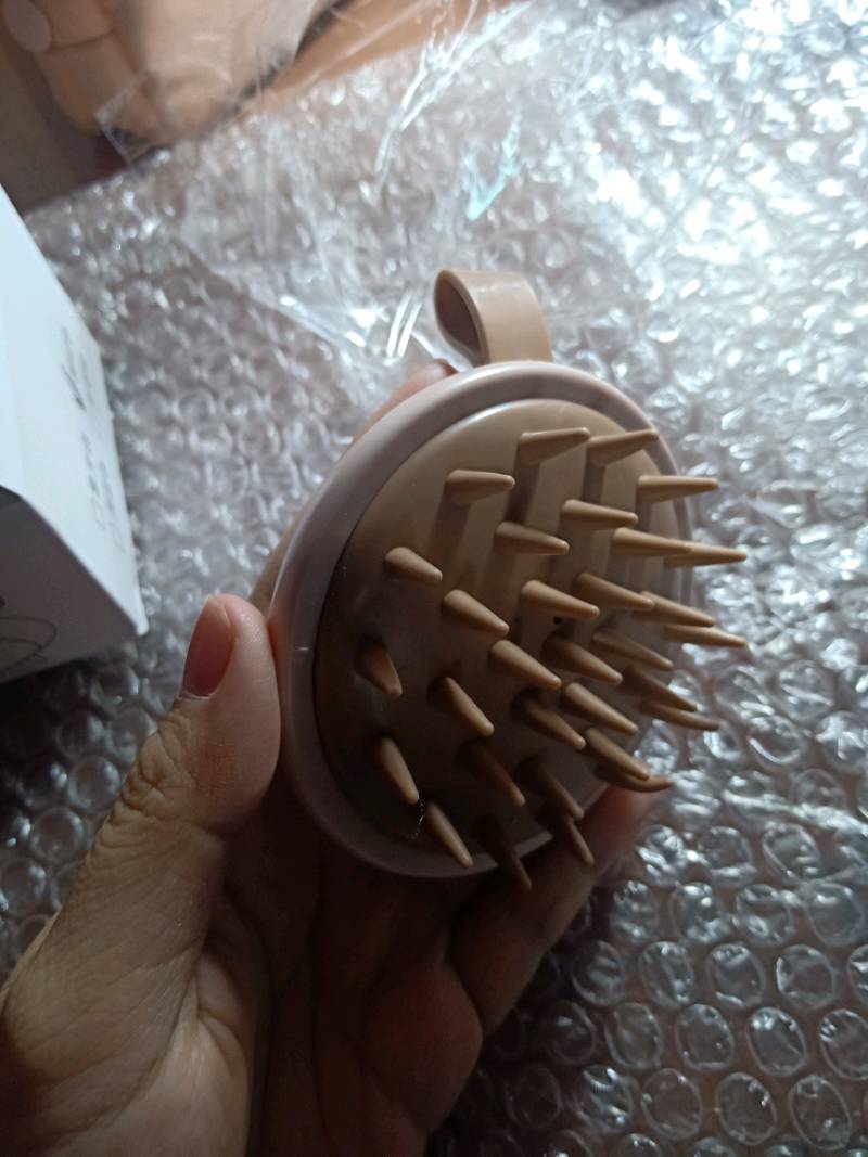 Convenient silicone scalp massage comb photo review