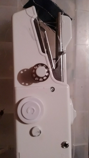 Handheld Electric Sewing Machine Set (Black/White) photo review