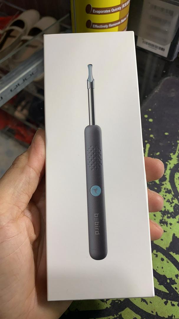 Smart earwax removal tool with built-in camera photo review