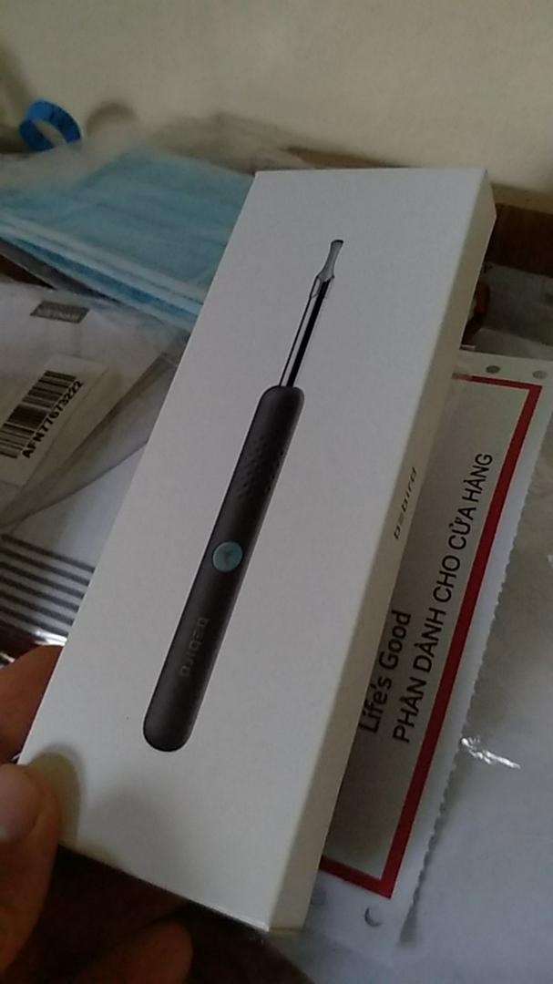 Smart earwax removal tool with built-in camera photo review