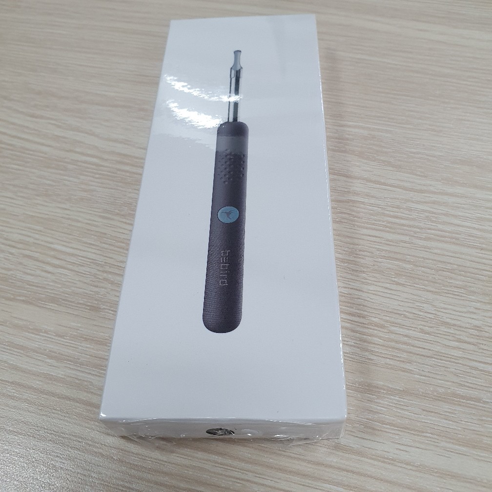 Smart earwax removal tool with built-in camera photo review