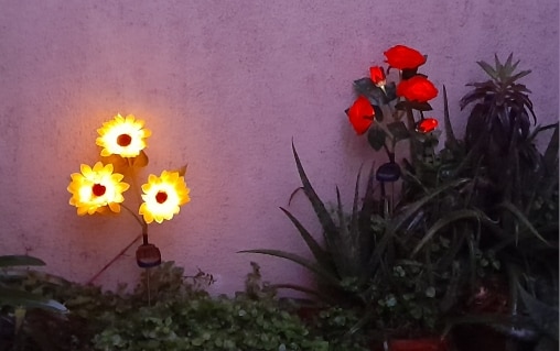 Outdoor Garden Decoration Solar Sunflower Lawn Lamp photo review