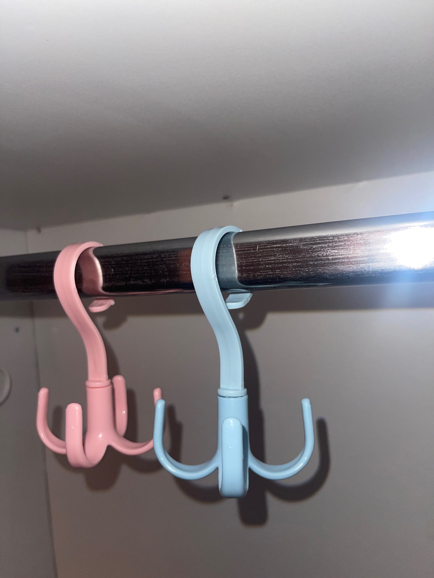 Multi-Functional 360 Degree Rotating Plastic Hanger photo review