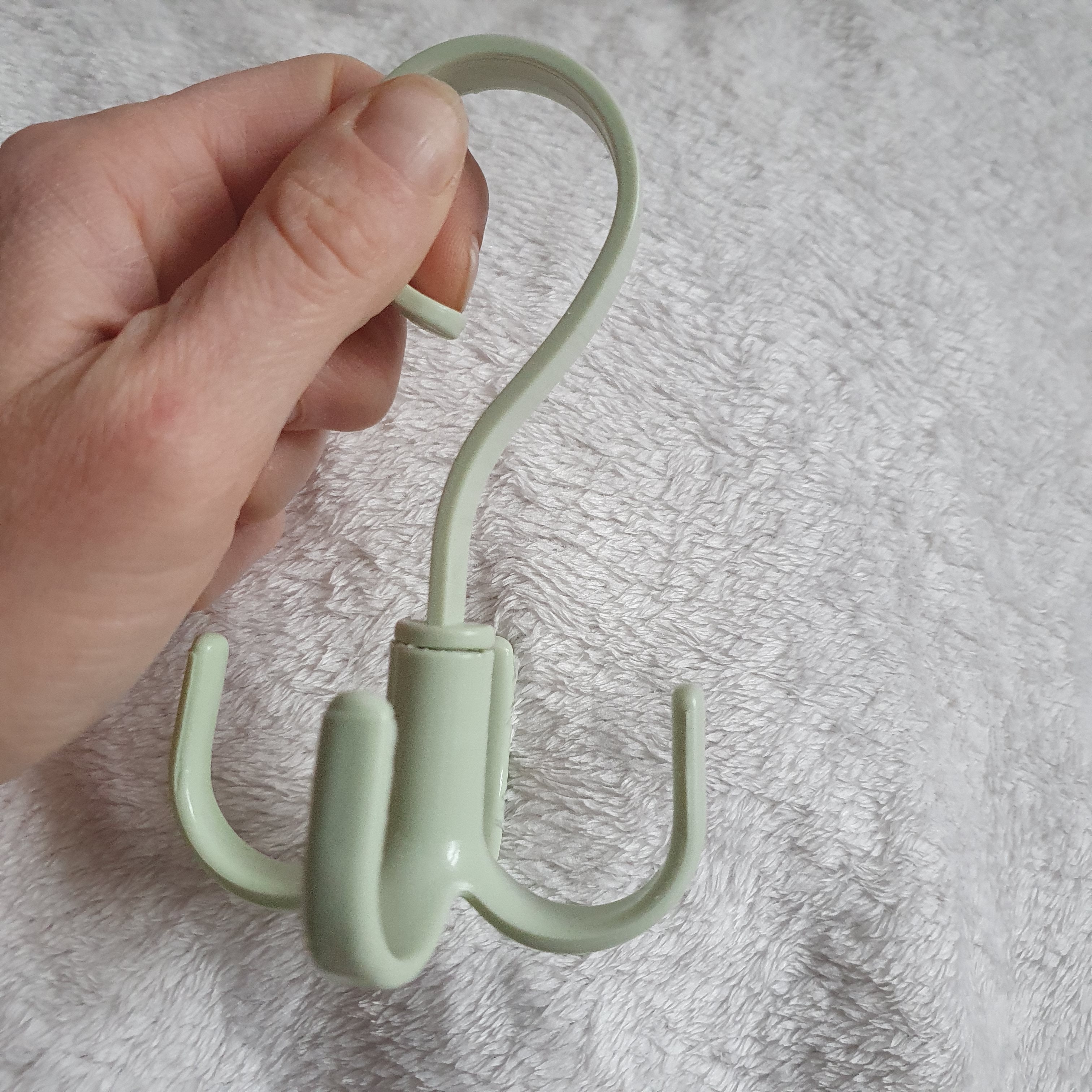 Multi-Functional 360 Degree Rotating Plastic Hanger photo review