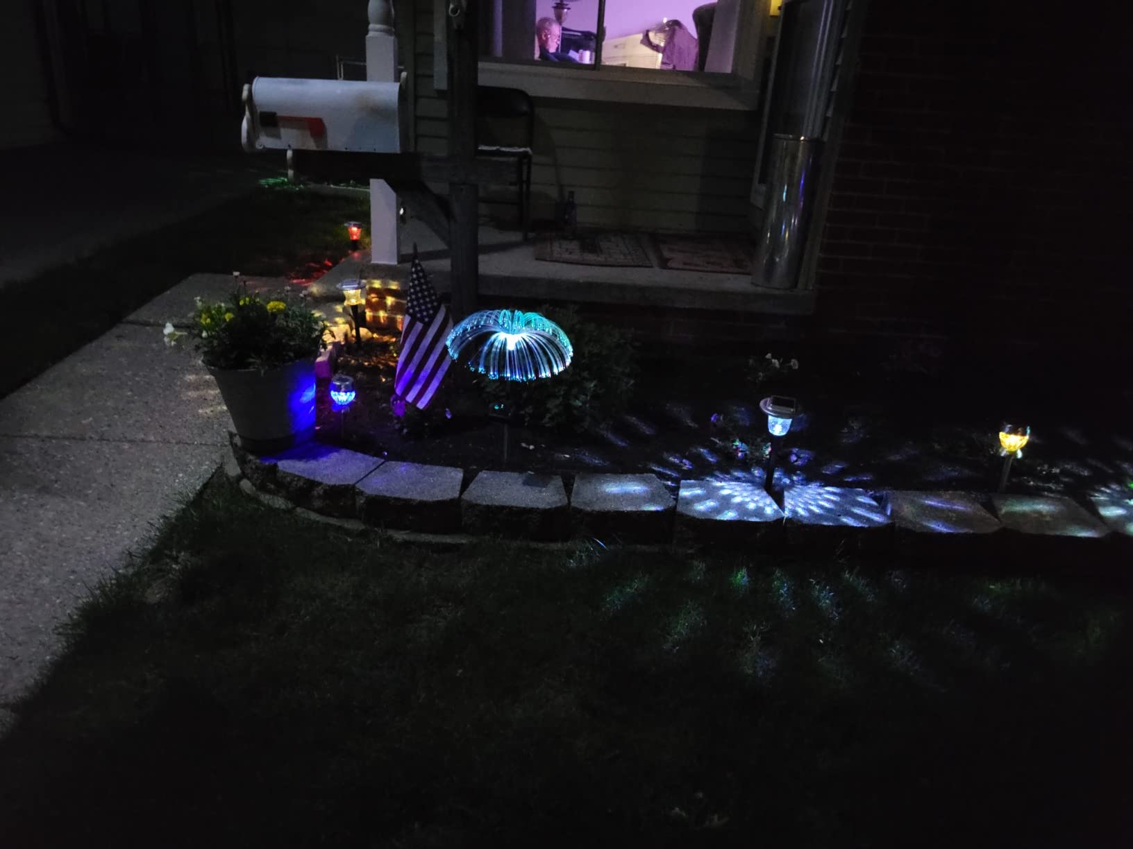 Sparkly Outdoor Lights - Solar Fiber Optic Jellyfish Garden Lamp photo review