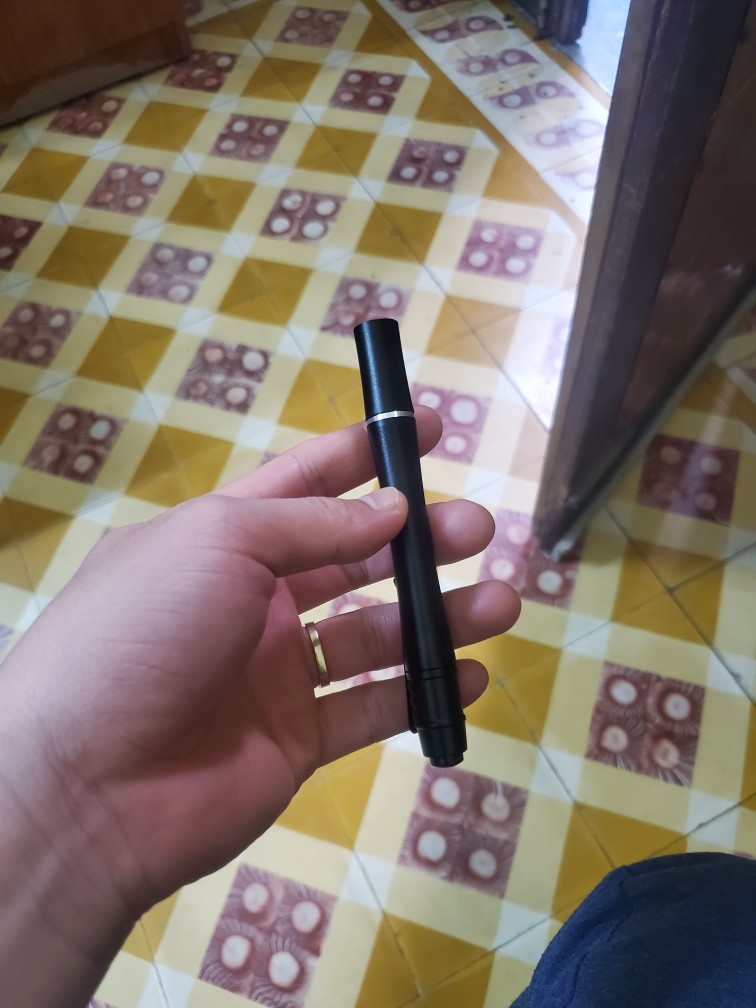 Fashion Minimalist Aluminum Pen-shaped LED Flashlight photo review