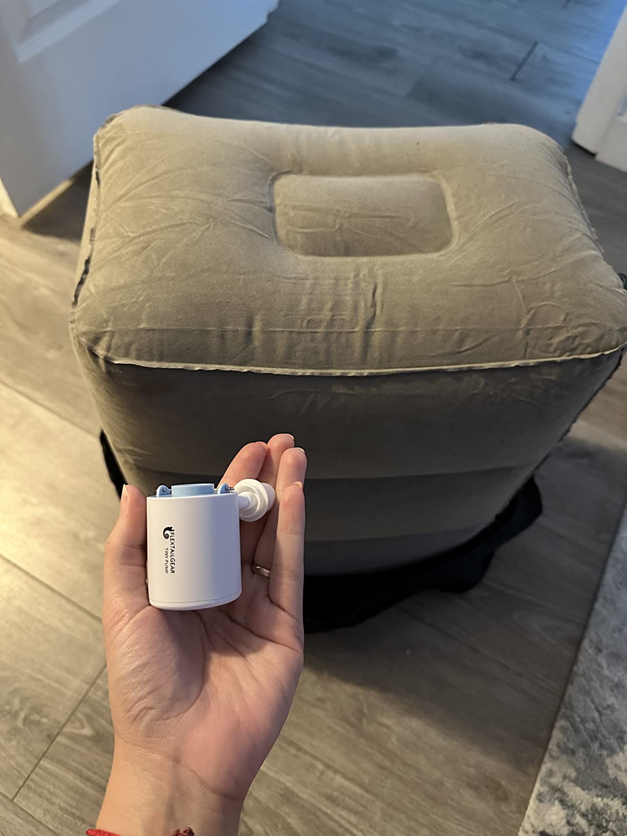 Ultra Small Portable Air Pump With USB Rechargeable Battery photo review